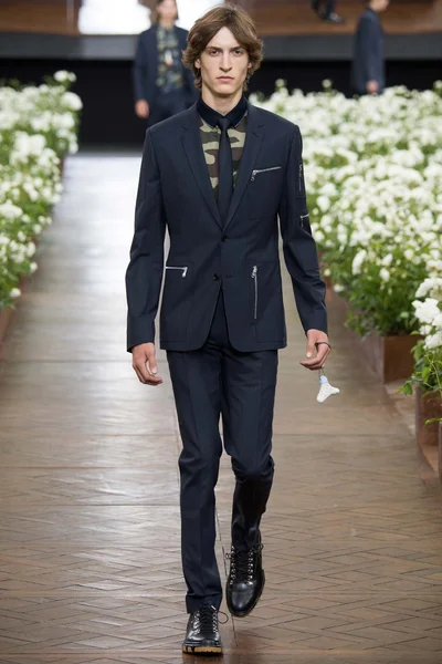 Look 5